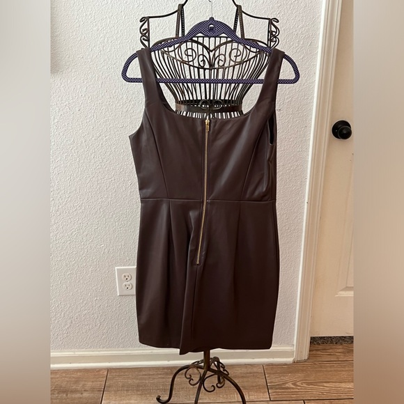 Faux leather. - Picture 2 of 2